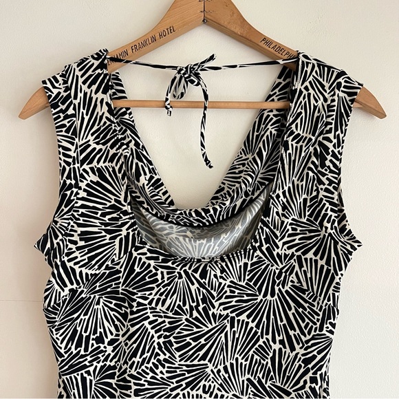 BCBG black and white patterned cowl neck top, size L - Picture 3 of 6